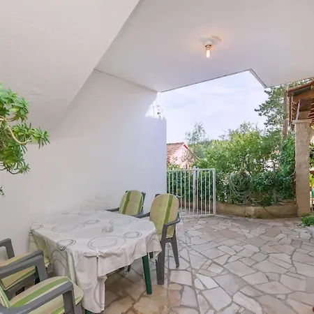 Apartment Mari-30m From The Sea Milna (Brac)